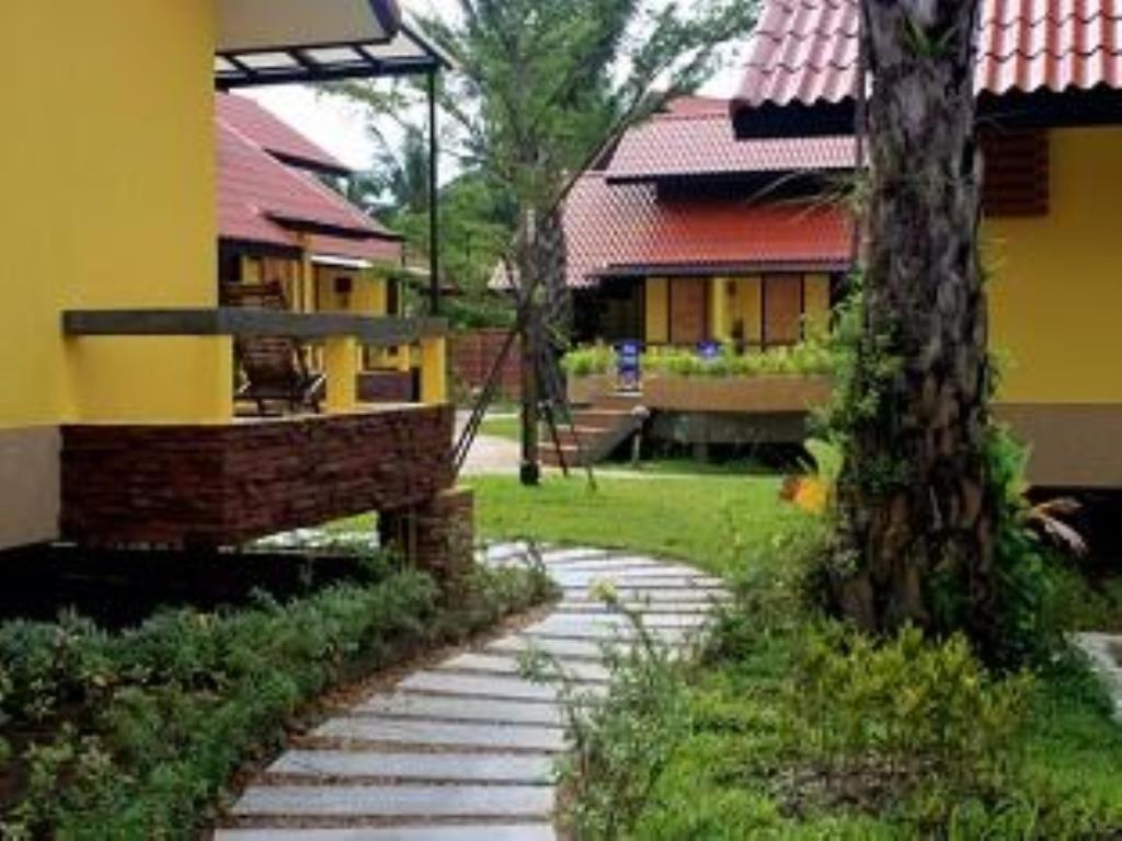 Tanisa Resort Чумпхон Экстерьер фото