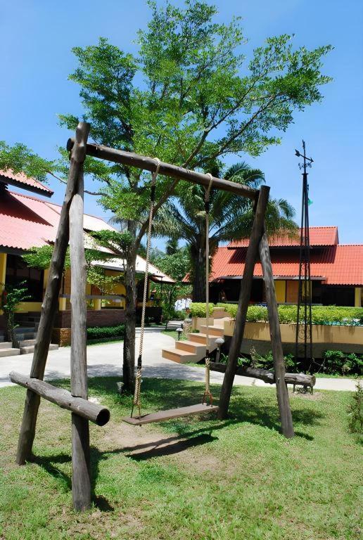 Tanisa Resort Чумпхон Экстерьер фото
